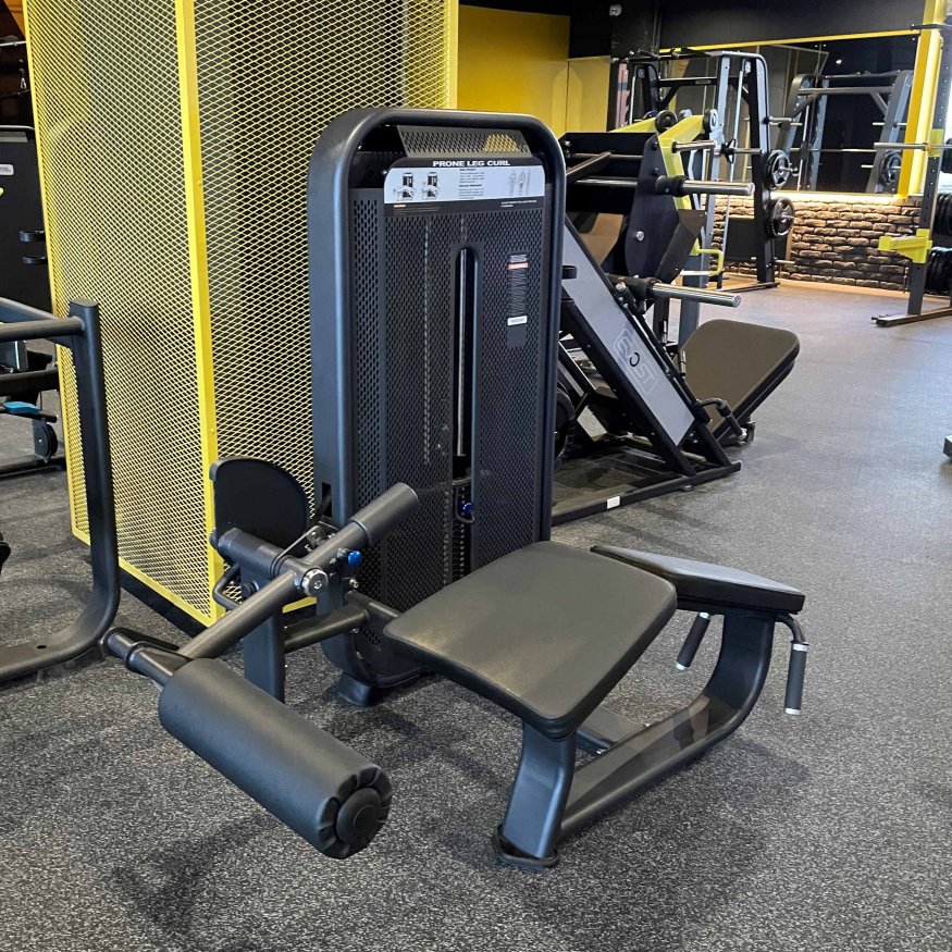 E7001 Сгибание ног лежа. Стек 135 кг