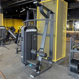 E7012 Тяга сверху. Вертикальный блок. Стек 135 кг