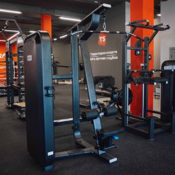 E7012 Тяга сверху. Вертикальный блок. Стек 135 кг