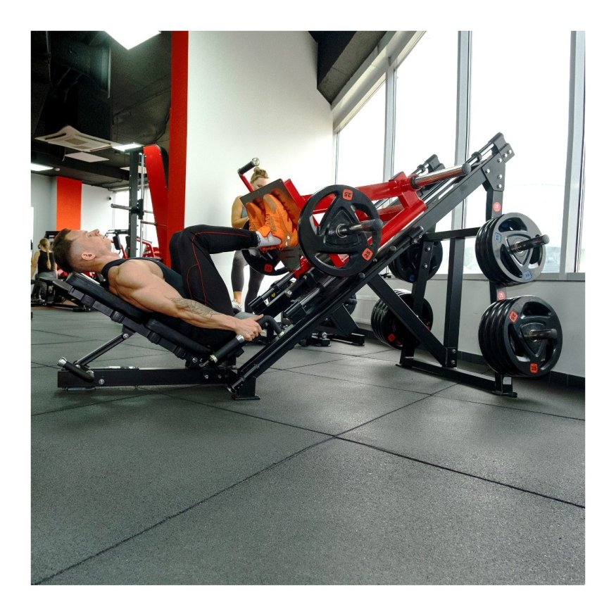 Жим ногами под углом 45 градусов на свободных весах Protrain PP191 (черно-красный)