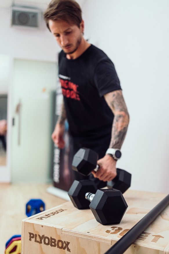 Гантель 9 кг гексагональная