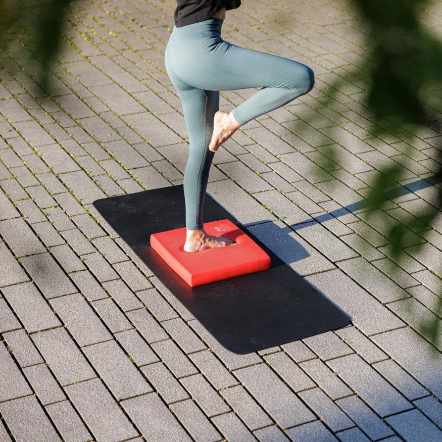 Балансировочная подушка AIREX Balance Pad Cloud красный