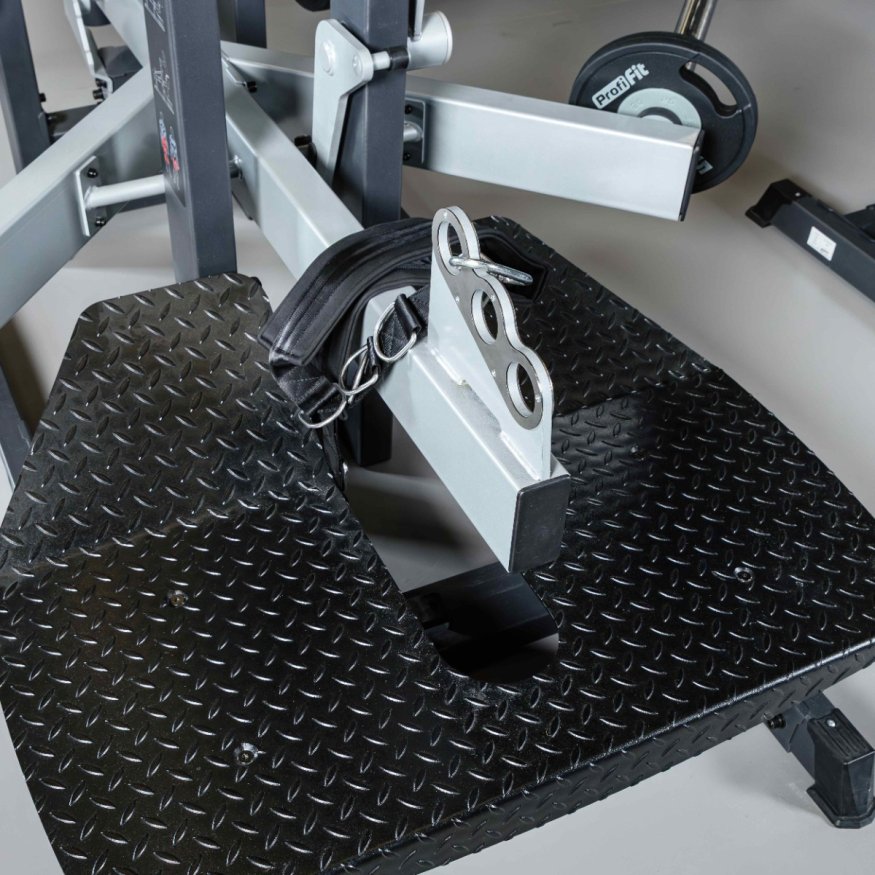 D601 Приседания с поясом