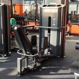 U2021 Сведение/Разведение ног сидя. Стек 95 кг