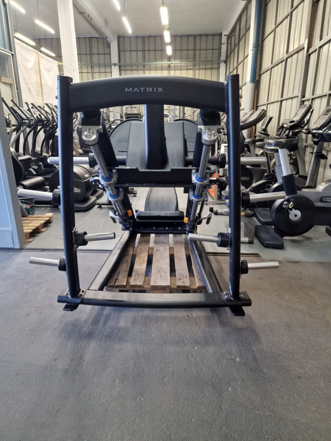 Наклонный жим ногами MATRIX Magnum MG-PL70