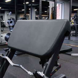 U2044 Скамья для бицепса с сиденьем. Скамья Скотта