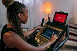 Вертикальный велотренажер Sole LCB (2023)