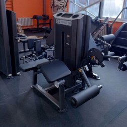 U2001 Сгибание ног лежа. Стек 140 кг