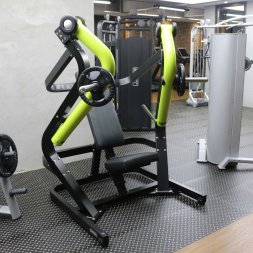 Y910Z Широкий жим от груди