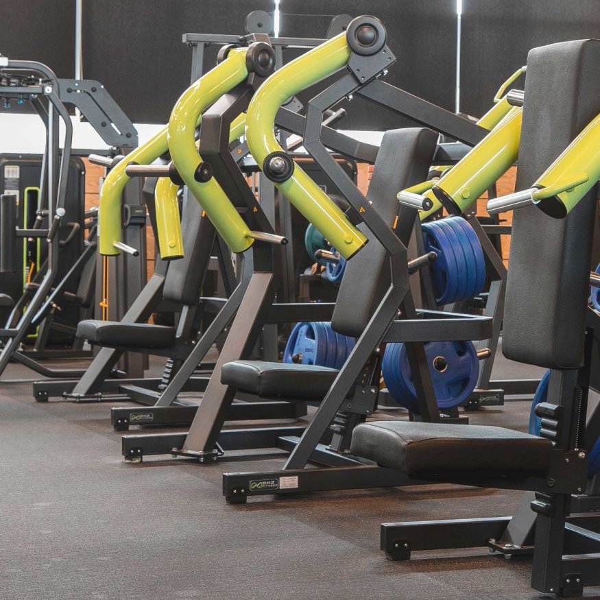 Y910Z Широкий жим от груди