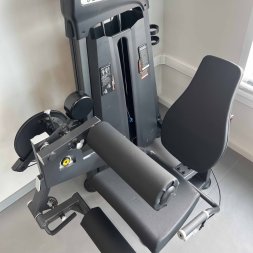 U3086C (E3086) Разгибание/Сгибание ног сидя. Стек 110 кг