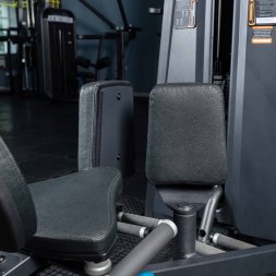 U3021C (E3089) Сведение/Разведение ног сидя. Стек 110 кг