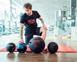 Мяч тренировочный (медицинбол) с хватами, 10 кг