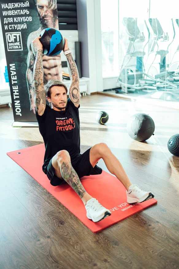 Мяч тренировочный (медицинбол) с хватами, 3 кг