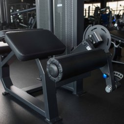 U3001D (E5001) Сгибание ног лежа. Стек 94 кг