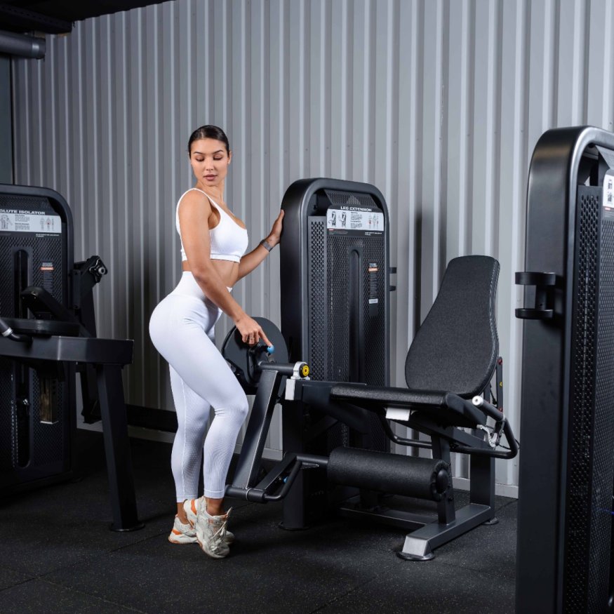 U3002D (E5002) Разгибание ног сидя. Стек 109 кг