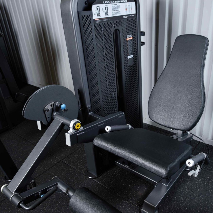 U3002D (E5002) Разгибание ног сидя. Стек 109 кг