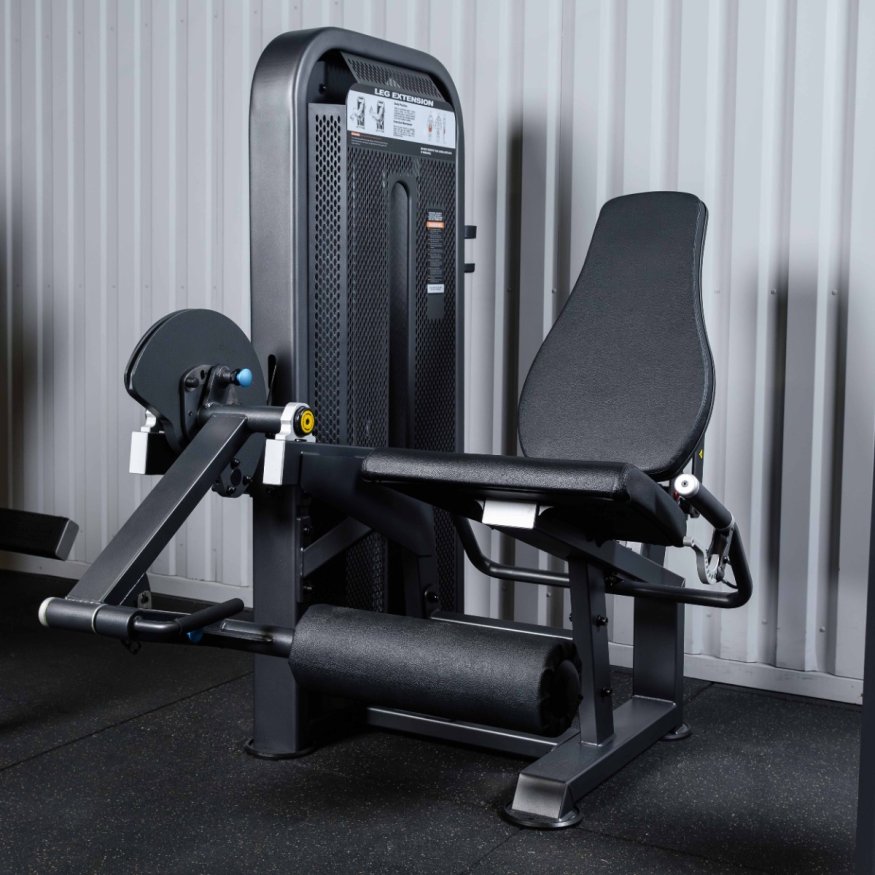 U3002D (E5002) Разгибание ног сидя. Стек 135 кг