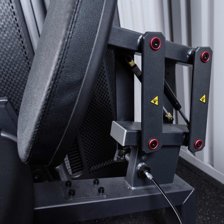 U3002D (E5002) Разгибание ног сидя. Стек 135 кг