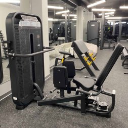 E7021 Сведение/Разведение ног сидя. Стек 95 кг