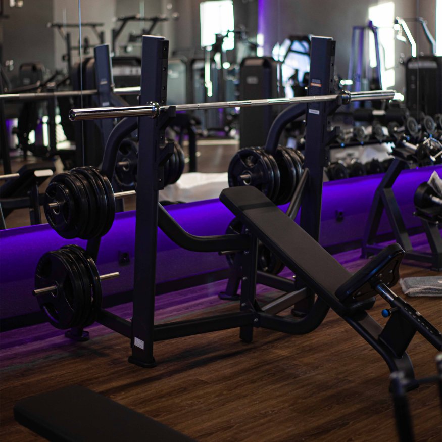 E7042 Скамья-стойка для жима под углом вверх