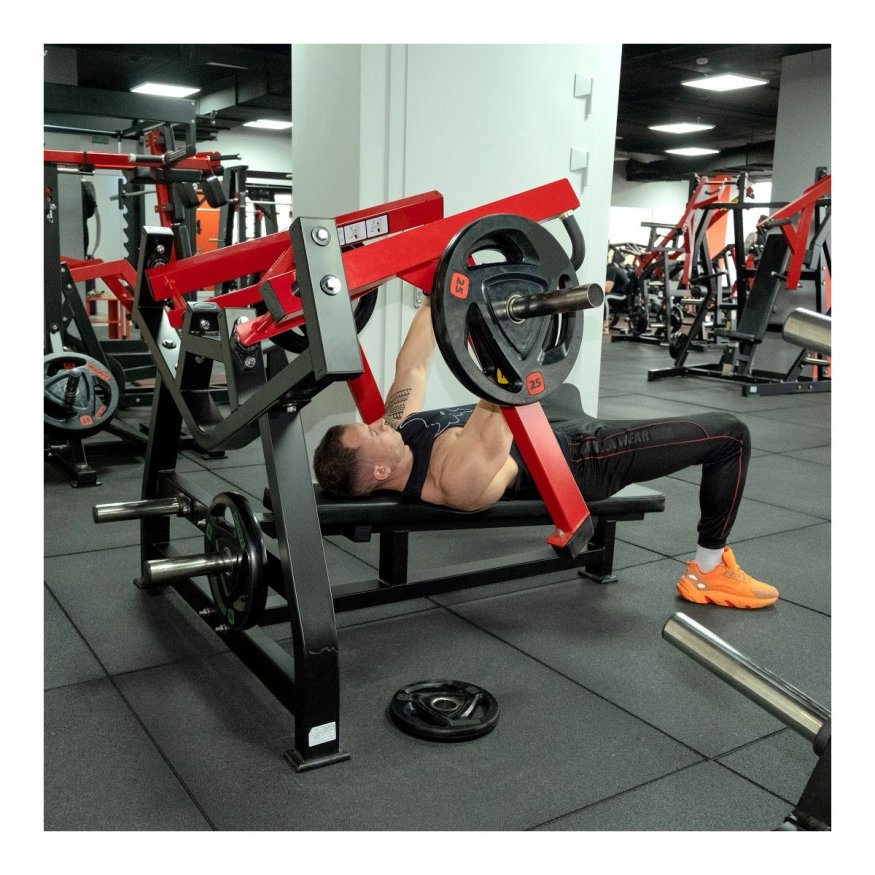 Грудной жим лежа на свободных весах Protrain PP128