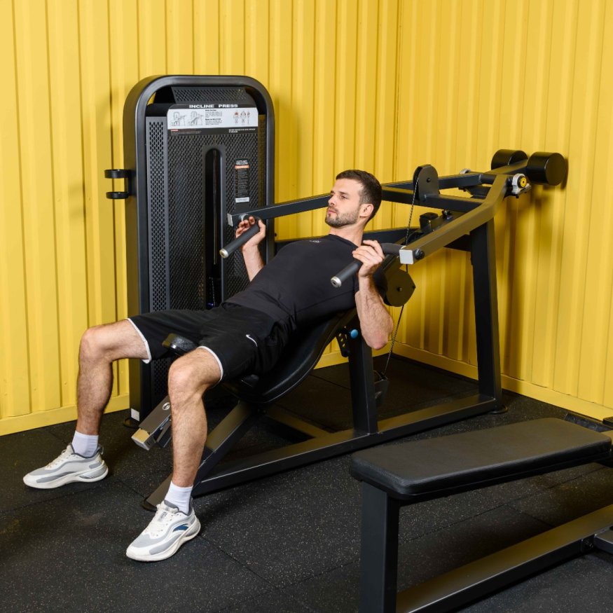 U3013D (E5013) Наклонный грудной жим. Стек 109 кг